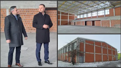 Župan i načelnik jedva čekaju zaigrati nogomet u novoj dvorani/ Foto: Deni Marčinković