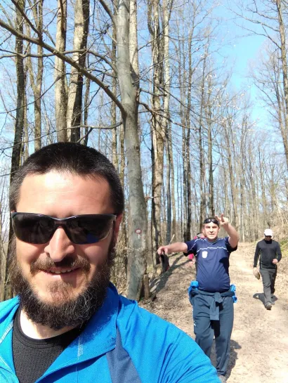 Tajnik Svemira Tihomir Djedović sa svojom ekipom na Petrovom vrhu/Foto: Privatni album