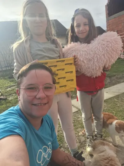 Za Eniza su trčale Lea, Tea i mama Tanja iz Gare&scaron;ničkog Brestovca/Foto: Trči sa srcem