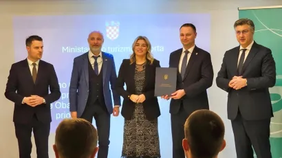 Ravnatelj Daruvarskih toplica Ratko Vuković s ministricom turizma Nikolinom Brnjac, županom Markom Maru&scaron;ićem i premijerom Andrejom Plenkovićem/Foto: Privatni album