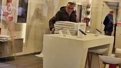 Poduzetnik Ivica Pezer napunio je poslovnicu telekoma praznim kutijama pizza, blokirao ulaz u poslovnicu i potom sam nazvao policij/Foto: Screenshot Plus Portal 
