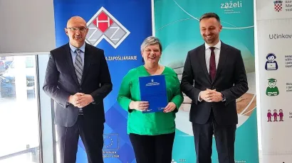 Gradonačelnica Anamarija Blažević primila je ugovor za Grad Pakrac/ Foto: Pakrački list