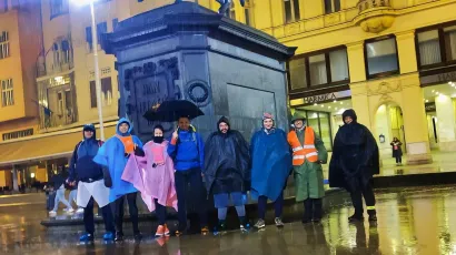 Dalibor i Tihana Ozvačić s ostatkom hodača na Trgu bana Jelačića u Zagrebu/Foto: Hpd Garjevica Čazma