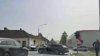 PRometna nesreća u centru Daruvara/Foto: Čitatelj