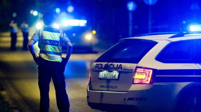 Zagreb, 310815.Zvonimirova ulica.Danas oko 2:50 kod kucnog broja 119 na sjevernom kolniku Zvonimirove ulice, smrtno je stradao vozac mopeda. Policijski ocevid je u tijeku.Foto: Darko Tomas/CROPIX