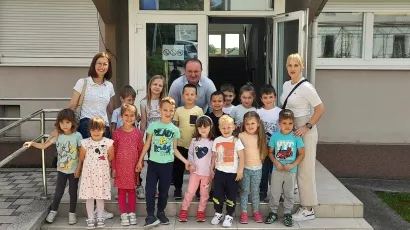Gradonačelnik Josip Bilandžija s najmlađim sugrađanima/Foto: Grad Gare&scaron;nica