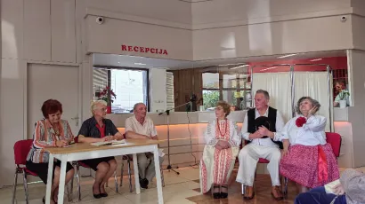 Slavuji i Fakini izvode predstavu s kojom su pobijedili na županijskoj smotri/Foto: Bjelovarski slavuji