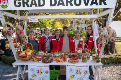 Gradsko dru&scaron;tvo Crvenog križa Daruvar organiziralo je akciju "Solidarnost na djelu 2024." pod sloganom: "Ne dvoji! Za drugoga izdvoji/ Foto: Predrag Uskoković/Grad Daruvar