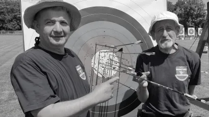 Tomislav Nemet (desno) volio je &scaron;alu, streličarstvo i Kune/Foto: Streličarski klub Kuna