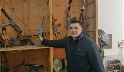 Mario Tušek s puškom MAS-39 koju je koristio francuski pokret otpora/Foto: Mario Barać