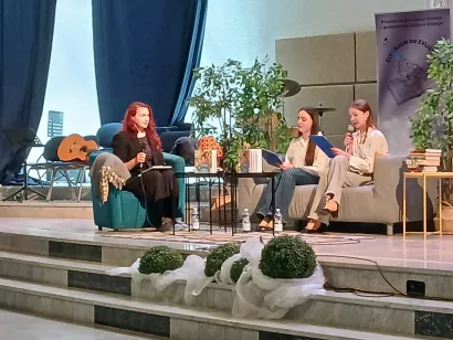 Književni susret s popularnom spisateljicom/Foto: Irena Ivković