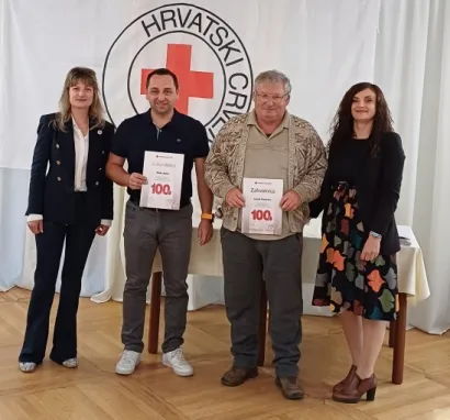 Podijeljena su priznanja daruvarskim ''jubilarcima''/Foto: Crveni križ Daruvar
