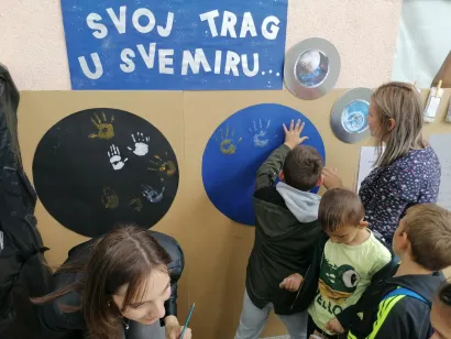 Klinci su ostavili svoj trag u svemiru/Foto: Janja Čaisa