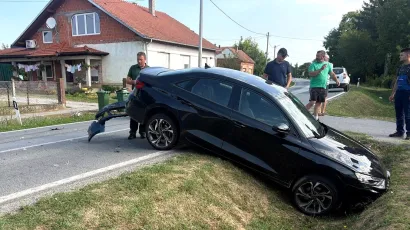 Audi je završio u jarku/Foto: Čitatelj