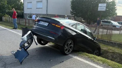 Dio branika i registarska pločica drugog auta ostala je "nalijepljena" na stražnji dio Audija/Foto: Čitatelj