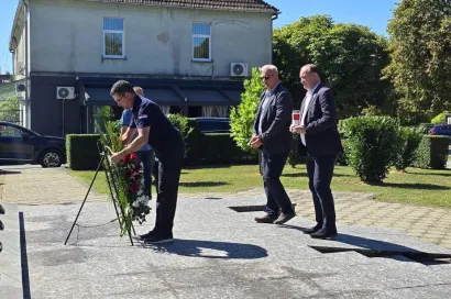 Polaganje vijenaca u Garešnici/Foto: Krugoval Garešnica