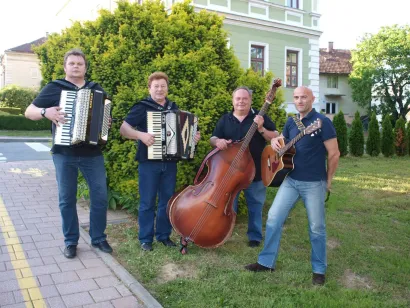 Duo Poli i Musta s prijateljima/Foto: Privatni album