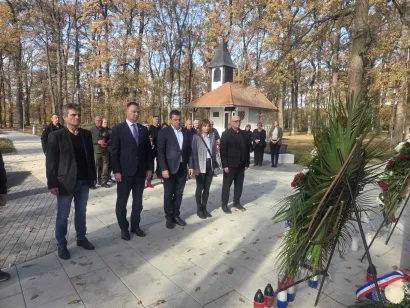 Vijence su položili predstavnici vlasti/Foto: BBŽ