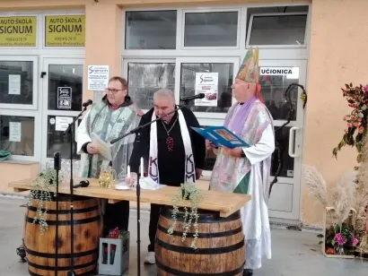Vinski biskup krstio je mlado vino/Foto: Krugoval Garešnica