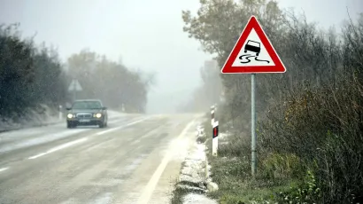 Od 1. studenog morate voziti s upaljenim svjetlima, a od 15. studenog i sa zimskom opremom/Foto: Nikola Vilić/CROPIX (ilustracija)