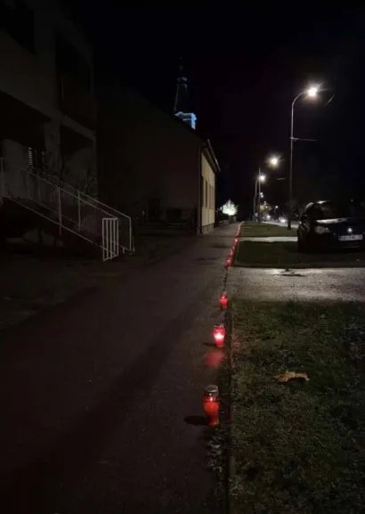 U središtu mjesta zapaljeni su lampaši za stradale/Foto: Privatni album