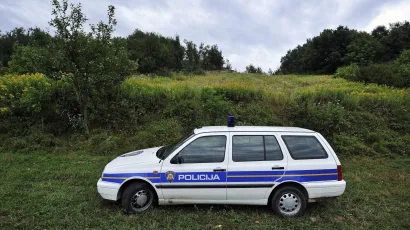 Policijski ocevid na brdu gdje je pao zrakoplov/Foto: Boris Kovačev/CROPIX