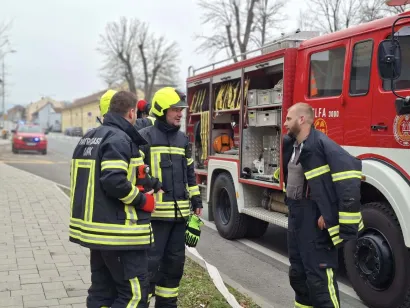 Vatrogasci su brzo stavili vatru pod kontrolu/Foto: Lipički Compas
