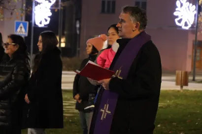 Adventski vijenac je blagoslovio velečasni Jozo Zorić/Foto: Pakrački list