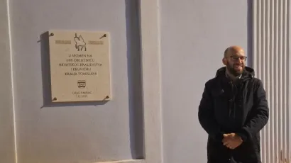 Spomen-ploče u čast krunidbe prvog hrvatskog kralja Tomislava otkrio je gradonačelnik Pakraca Tomislav Novinc/Foto: Pakrački list