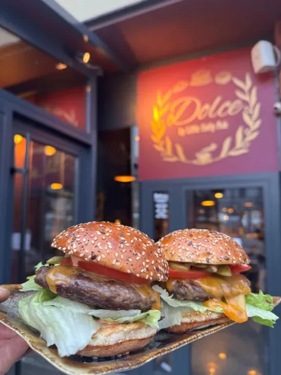 Juneći hamburger među gostima su totalni hit/Foto: Privatni album