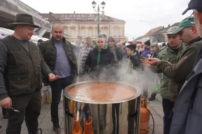 Članovi Lovačkog dru&scaron;tva Fazan zaslužni su &scaron;to je pola grada u subotu fino ručalo/Foto: Dijana Puhalo/MojPortal.hr