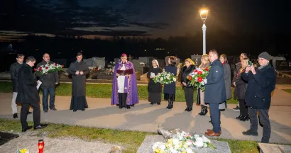 Na Gradskom groblju u Daruvaru održana je komemoracija za biskupa Salača/Foto: Predrag Uskoković/Grad Daruvar