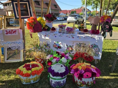 Poznata je po svojim cvjetnim aranžmanima od krep papira/Foto: Privatni album