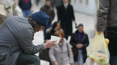 Mu&scaron;karac i žena prosili su novac kod trgovačkog centra u Gajevoj ulici/Foto: Duje Klarić/CROPIX (ilustracija)