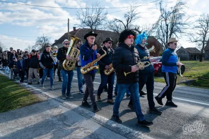 Limena glazba koja neumorno prati povorku/Foto: Foto by Goldy