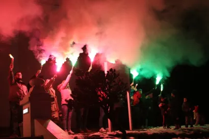 Zapaljene baklje pobjede/ Foto: Pakrački list