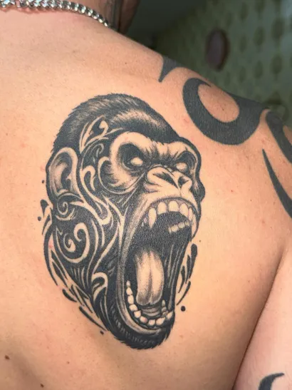 Tetovaža gorile koju je morao popravljati zbog nepažnje klijenta/Foto: Privatni album