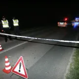 Rakitovica, 200413.Oko 20:20 sati doslo je do teske prometne nesrece u selu Rakitovica kod Donjeg Miholjca. Policijski ocevid je u tijeku, no nesluzbena informacija je da su dvije osobe smrtno stradale. Navodno je doslo do sudara izmedju traktora, automobila i kolone motocikala.Na fotografiji: policijski ocevid.Foto: Vlado Kos/CROPIX