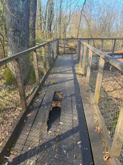 Na pojedinim mjestima dotrajale su daske/Foto: Grad Čazma