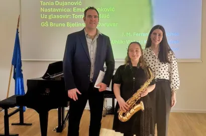 Profesot klavira Tomislav Milić, Tania Dujanović i profesorica Erna Milenković (Foto: Privatni album