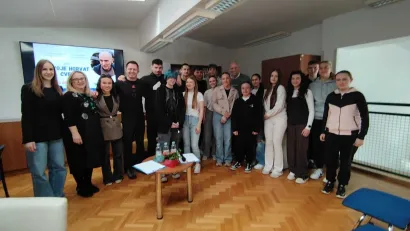 S razredom koji je inicirao njegov dolazak u Ekonomsku/Foto: Slavica Trgovac Martan