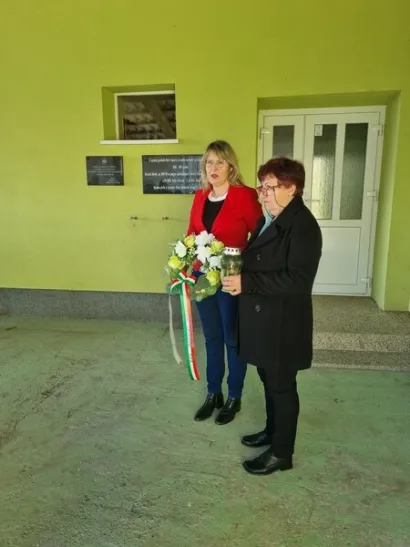 cvijeće je položeno i u Velikoj Pisanici/Foto: Zajednica Mađara Velika PIsanica