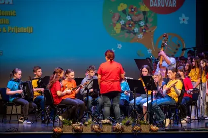 Na pozornicu je stiglo &scaron;areno proljeće/Foto: Predrag Uskoković