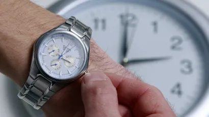 Ilustracija za ljetno racunanje vremena. Hrvatska i ostatak Europe u noci s 30. na 31. ozujka vraca se na ljetno racunanje vremena. Kazaljke na satu tada ce trebati pomaknuti jedan sat unaprijed (s dva sata na tri sata ujutro).Foto: Davor Pongracic/CROPIX