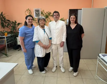 Med. sestra Ivana Novak, dr. med. Blanka Ulrich, dr. med. dent. Ivan Brdal i med. sestra Ljubica Bilić/Foto: Privatni album