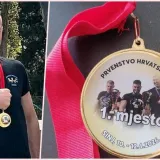 Jasenko Miletić sa svojim zasluženim odličjem zlatnog sjaja/Foto: Privatni album