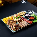 Ro&scaron;tilju u restoranu Trilun priprema se na drvenom ugljenu,s naglaskom na leskovački stil/Foto: Restoran Triluna