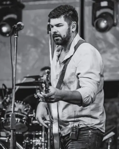 Gitaru svira od malih nogu/Foto: Privatni album