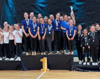 Na pobjedničkom postoju/Foto: Pakračke mažoretkinje