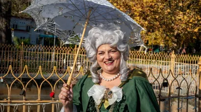 Snježana jedina u daruvaru vodi kostimiranu turu/Foto: Predrag Uskoković